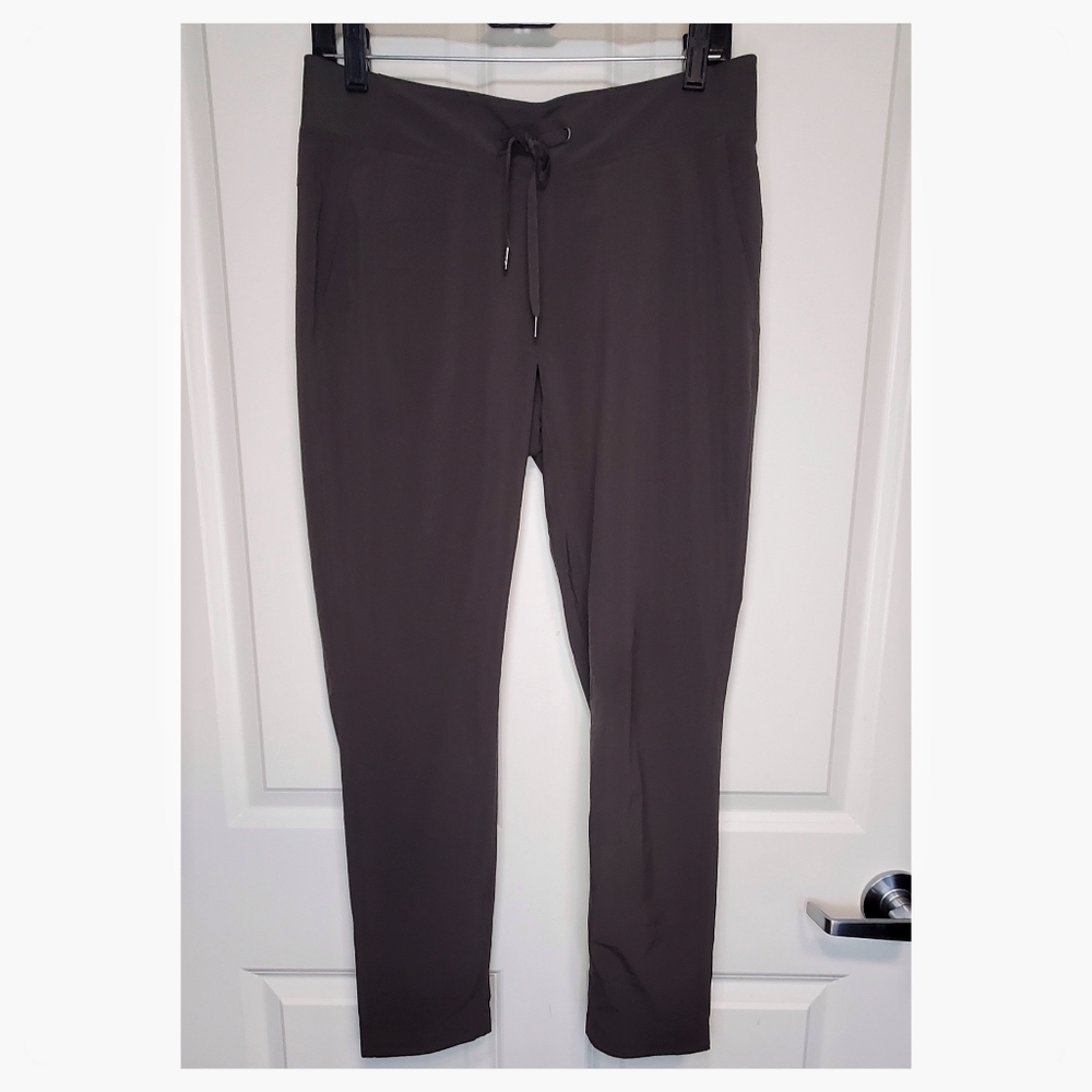 Athleta Crop City Pant Jogger Size 8 Color Olive Green